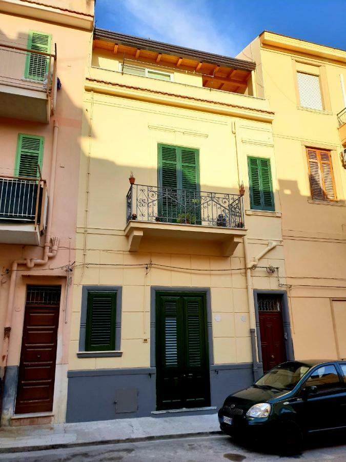 Casa Verdi, Confortevole Bilocale In Centro, 1° P Apartment บาเกเรีย ภายนอก รูปภาพ